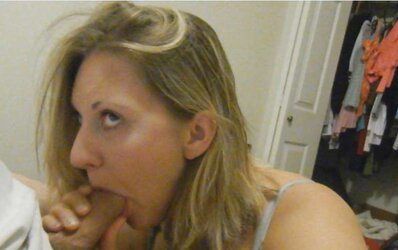 Super-Sexy Blondie Blow Mega-Bitch