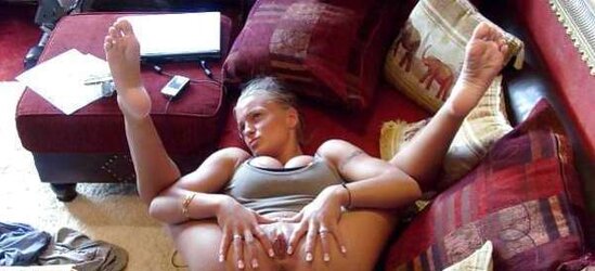 Dauergeile Housewife009 zeigt ihre geile Coochie