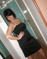 Damsels in high-heeled shoes and nylon