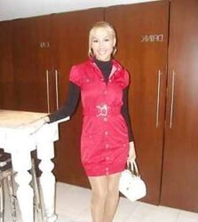 Damsels in high-heeled shoes and nylon