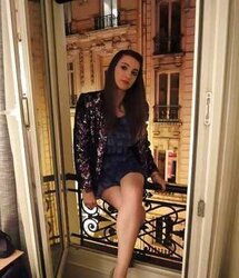 Damsels in high-heeled shoes and nylon