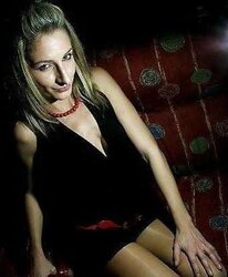 Damsels in high-heeled shoes and nylon