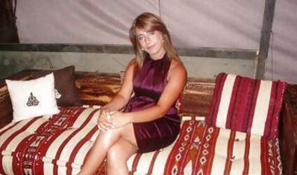 Damsels in high-heeled shoes and nylon