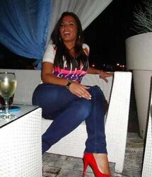 Damsels in high-heeled shoes and nylon