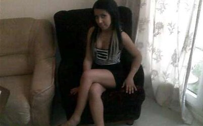 Damsels in high-heeled shoes and nylon