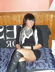 Damsels in high-heeled shoes and nylon