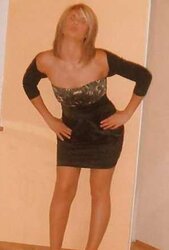 Damsels in high-heeled shoes and nylon