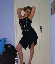 Damsels in high-heeled shoes and nylon