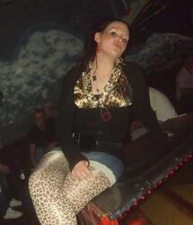 Damsels in high-heeled shoes and nylon