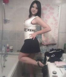 Damsels in high-heeled shoes and nylon