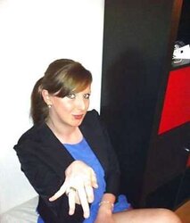 Damsels in high-heeled shoes and nylon