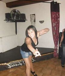 Damsels in high-heeled shoes and nylon
