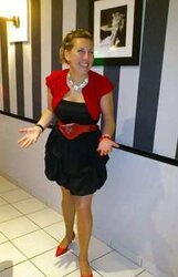 Damsels in high-heeled shoes and nylon