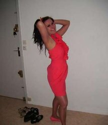 Damsels in high-heeled shoes and nylon