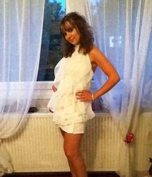 Damsels in high-heeled shoes and nylon