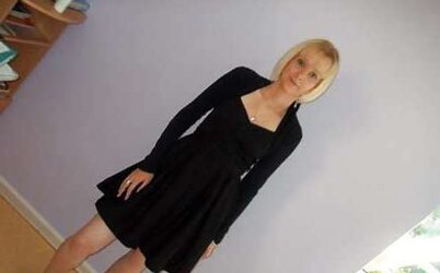 Damsels in high-heeled shoes and nylon
