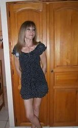 Damsels in high-heeled shoes and nylon