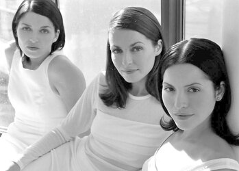Popstar Andrea Corr lil' without bra boobs gallery(You like?)