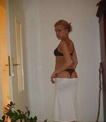 Swedish gal posing and gargling (downscaled)