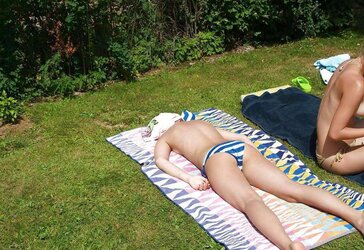 Teentits at the pool