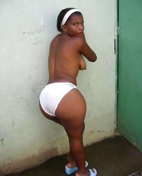 Caderona negrita (BROAD THIGHS)