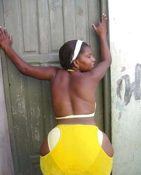 Caderona negrita (BROAD THIGHS)