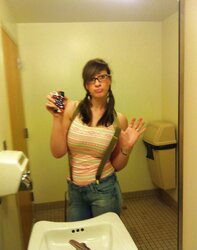 Peekandplay, an extreme fledgling with 32GG titties