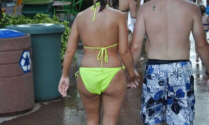 Is that my Mom? Public Voyeurism at its hottest!