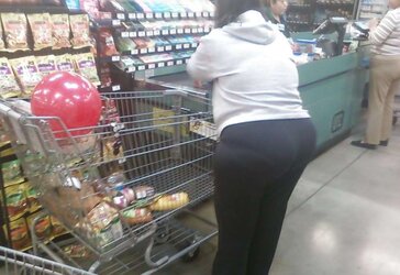 PUBLIC PLUMPER CANDID SHOTS