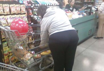 PUBLIC PLUMPER CANDID SHOTS