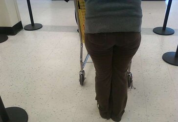 PUBLIC PLUMPER CANDID SHOTS