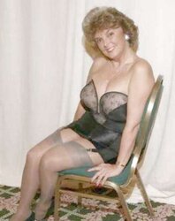 Mum wears her girdle for hookup