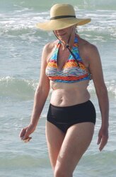 Gorgeous mature wifey.