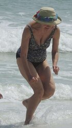 Gorgeous mature wifey.