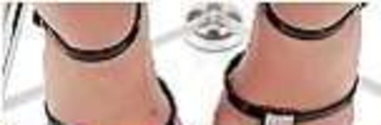 White ladies with lengthy ravages and lengthy toenails Part