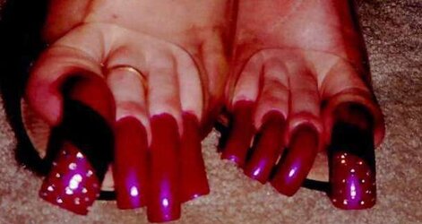 White ladies with lengthy ravages and lengthy toenails Part
