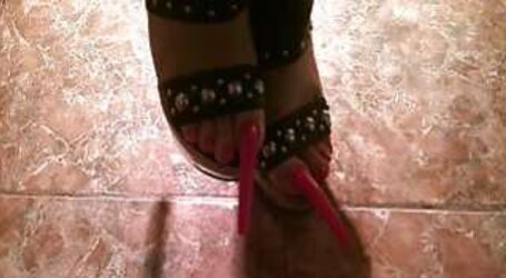 White ladies with lengthy ravages and lengthy toenails Part