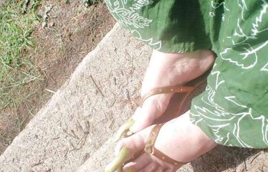 White ladies with lengthy ravages and lengthy toenails Part