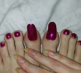 White ladies with lengthy ravages and lengthy toenails Part