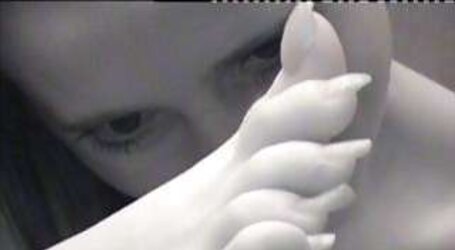 White ladies with lengthy ravages and lengthy toenails Part