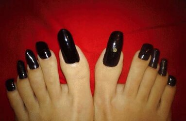 White ladies with lengthy ravages and lengthy toenails Part