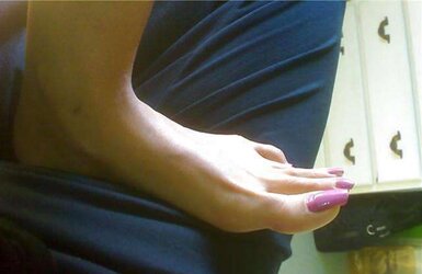 White ladies with lengthy ravages and lengthy toenails Part