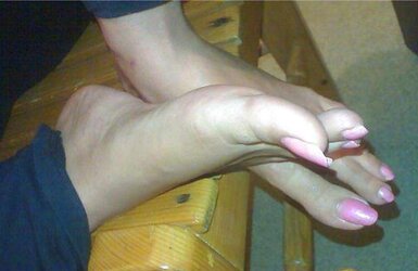 White ladies with lengthy ravages and lengthy toenails Part