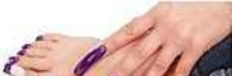 White ladies with lengthy ravages and lengthy toenails Part