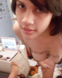 SPLENDID BUXOM TEENAGER CHICK