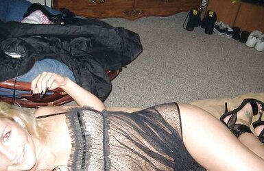 Gal In Nylons
