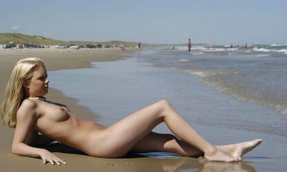 Lovely blondie liking her holiday posing bare