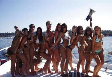 Bare Girls in Groups