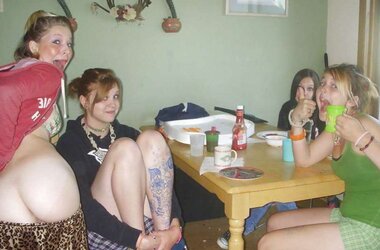 Bare Girls in Groups