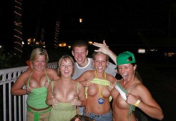 Bare Girls in Groups